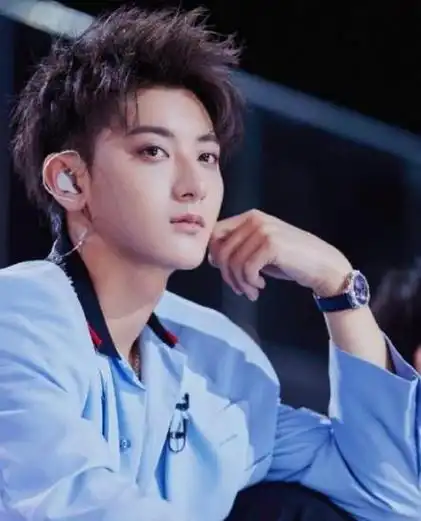 回顾善良的黄子韬:走红后不忘聋哑的发小,把他留在身边当助理