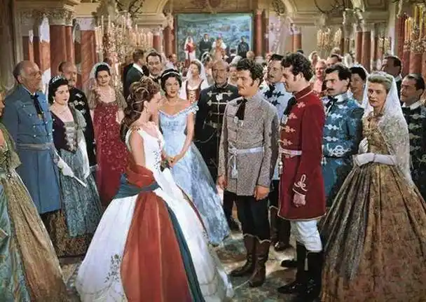 原创乱世佳人中斯嘉丽的裙子却害过过数千西方女性