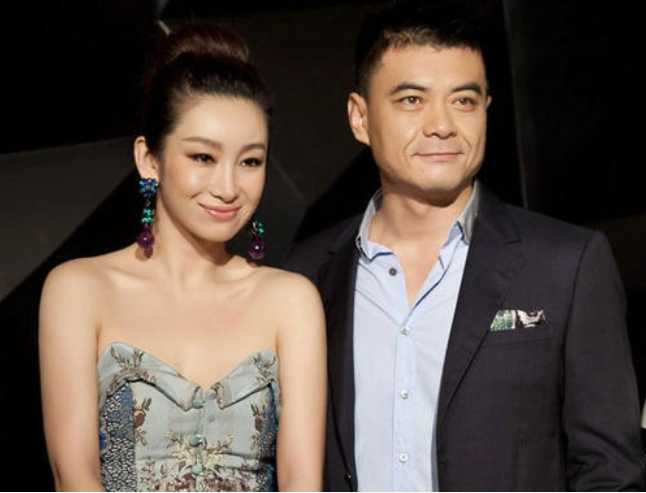 王新军:和小7岁秦海璐幸福美满,前妻却至今未婚和儿子相依为命