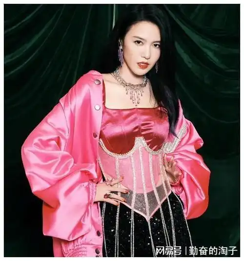 超级女声冠军江映蓉整容失败后像怪物全身只剩眼珠是她自己的