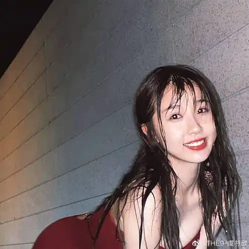 虞书欣红色露背时尚照上热搜,为何惨被说_网友_少女_实力