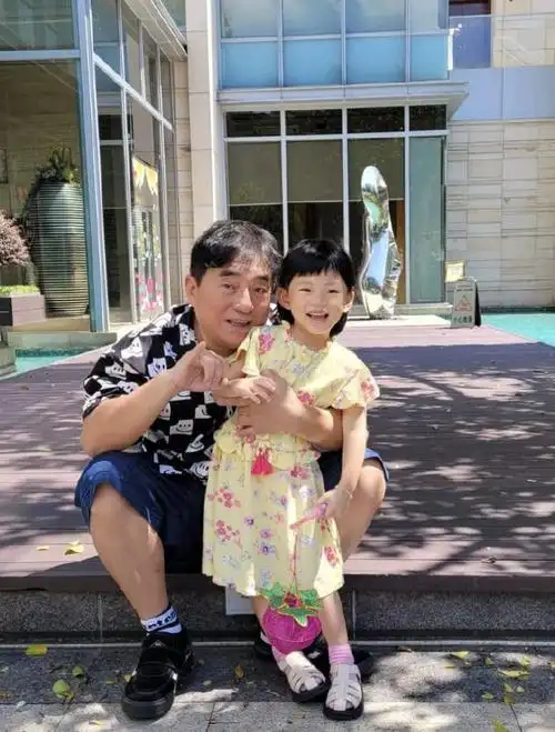 歌手吕方,与郑裕玲相恋16年分手,娶小16岁女富商成人生赢家