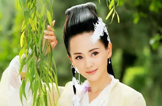 张定涵昔日作品造型曝光 网友:古装女神没毛病