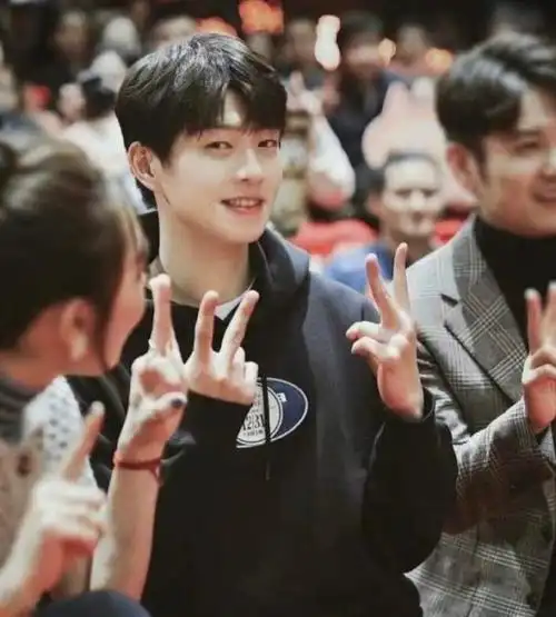 《我的人间烟火》魏大勋你是真的97了,姐姐严选,手控福利,腹肌也有