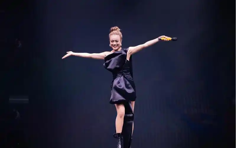 20230408容祖儿澳门演唱会限定歌曲《空港》听到就是赚到没人可以不沃