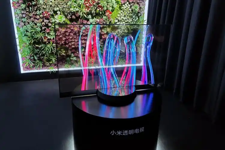 【科技犬】小米透明电视评测:光线穿透屏幕,画面宛若悬浮空中