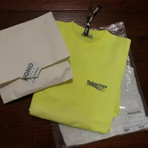 巴黎世家最难形容的荧光黄or荧光绿