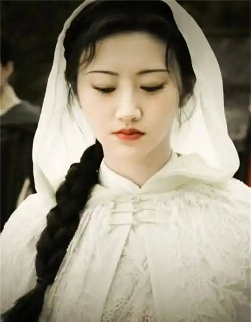 司藤中景甜28套旗袍造型,霸气女王万种时尚,实力演绎人间富贵花