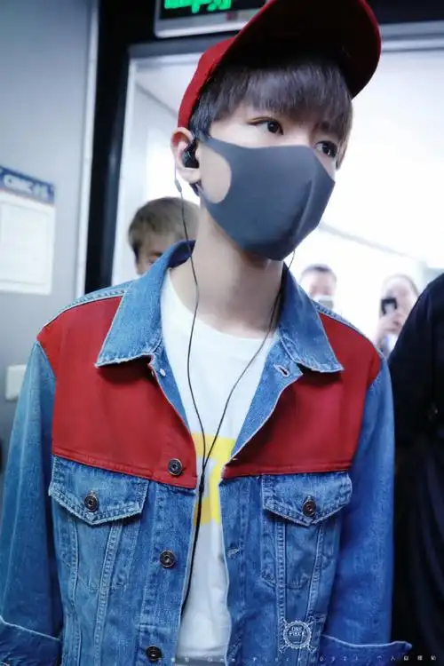 王俊凯超话  十八岁时期贵阳机场的男孩子没有人能不喜欢吧?