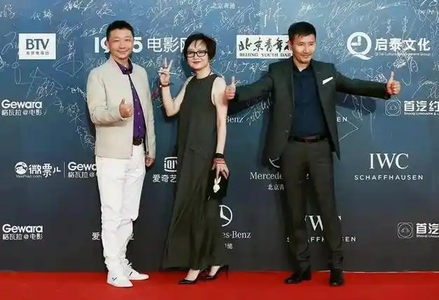 江珊二婚老公原来是我们熟悉的他!53岁穿西装绅士儒雅男人味爆棚