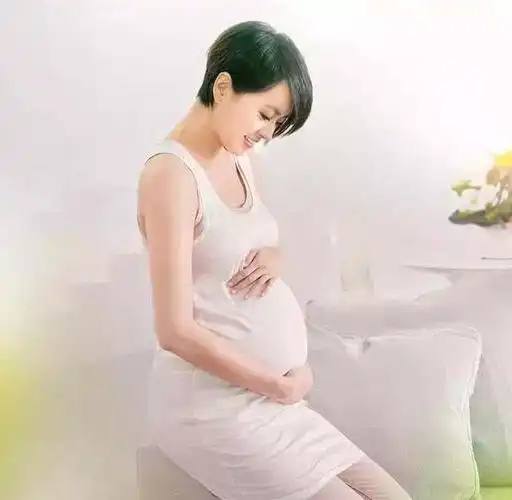 angelababy怀孕8个月,腿细就算了,肚子也