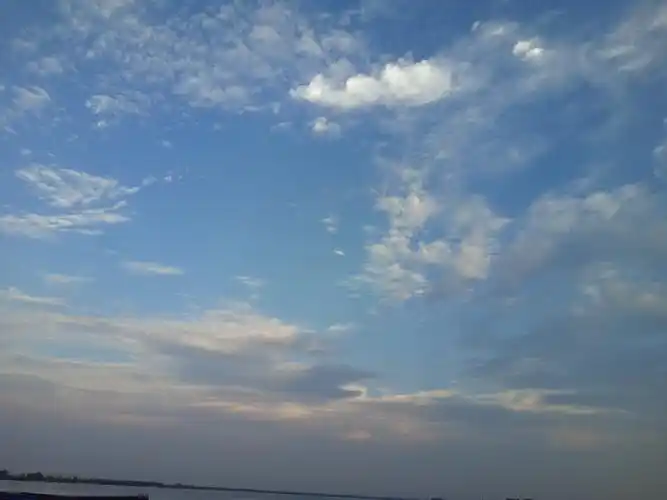 秋日黄昏江云斗艳