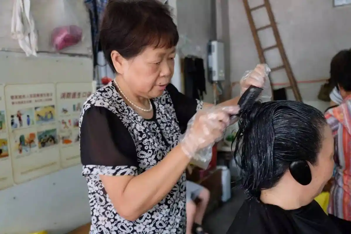 90的里水人都知道这间充满老情怀的理发店你坐过里