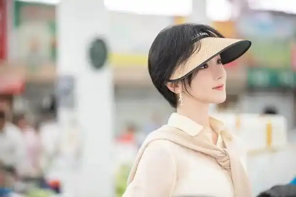 陈昊蓝一出场气场两米八,陈小纭短发造型也特别可爱,范帅琦更是又美又