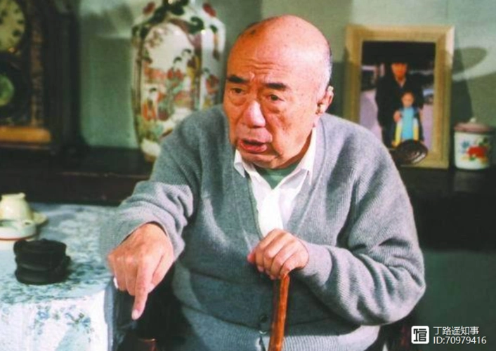 李小丁的父亲李丁是知名演员,他在《白毛女》中饰演黄世仁一角,在