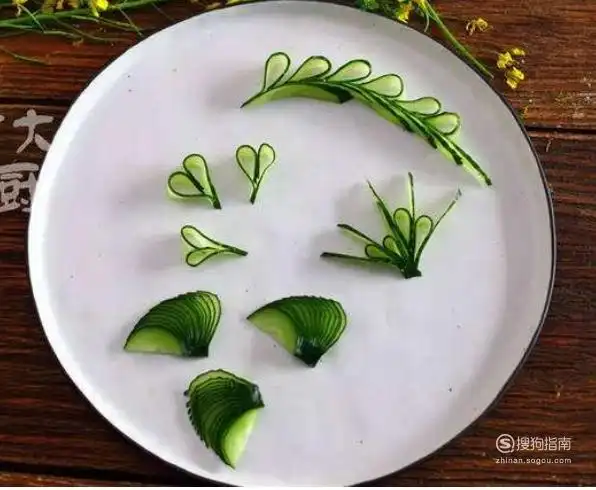 如何做黄瓜花边摆盘一学就会