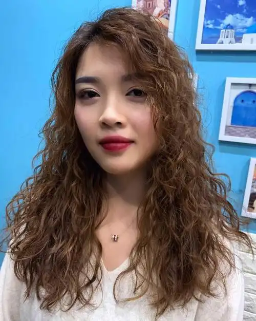 还在说小碎卷老气吗?16款精选小卷发型,小女生烫了都美翻了