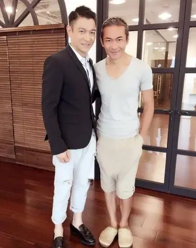 江华晒与刘德华合影 绍兴网友秒变花痴