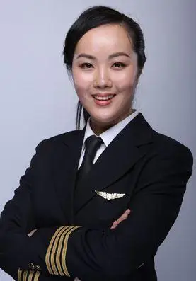"最美女机长"王峥,19岁开飞机29岁成机长,打破人们对机长的认知|中国
