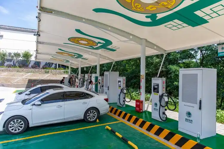 秭归县首个电动汽车智能充电站建成投运