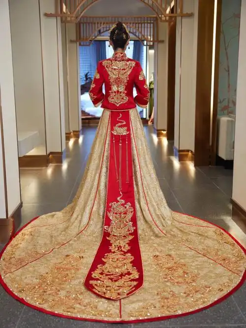 绝美中式大拖尾中式婚礼必备礼服秀禾服