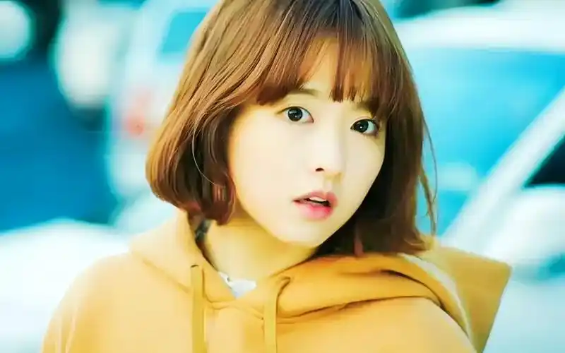 童颜韩星「朴宝英」16-31岁影视颜值变化,长着一张可爱的娃娃脸,清纯