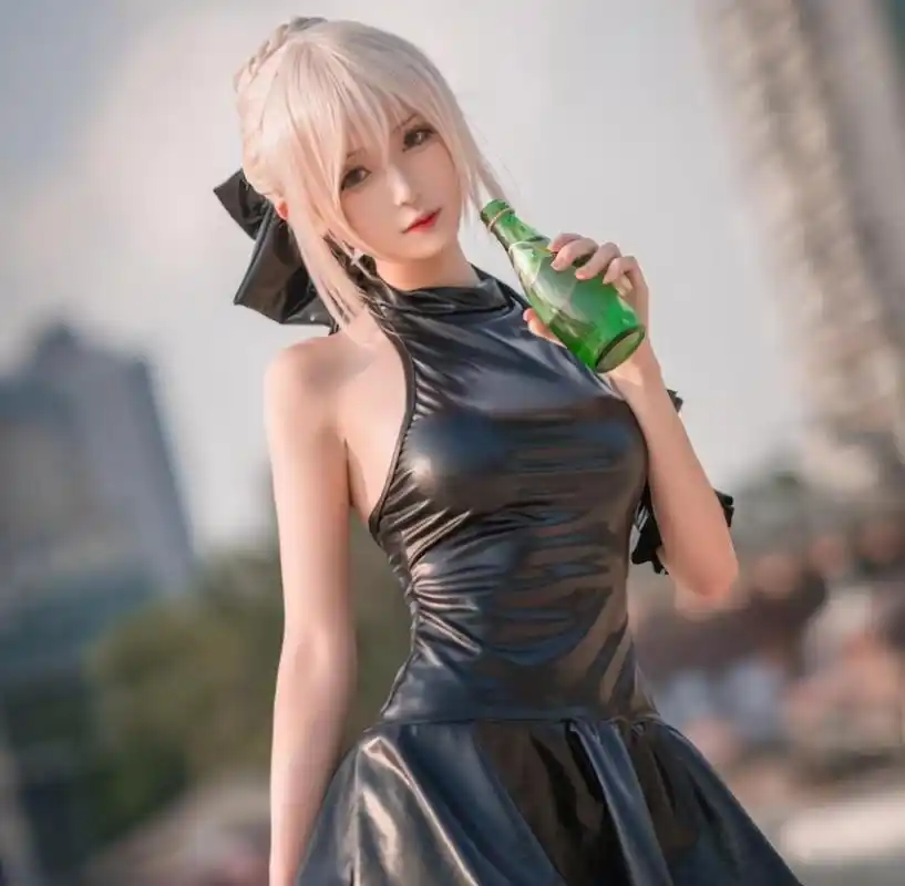 原创腐团儿玩cos有玄学忽大忽小很神秘晴子平平纲手却很凸出