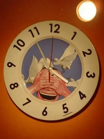 我喜欢岳敏君的风格 但更喜欢陈幼坚设计的时钟