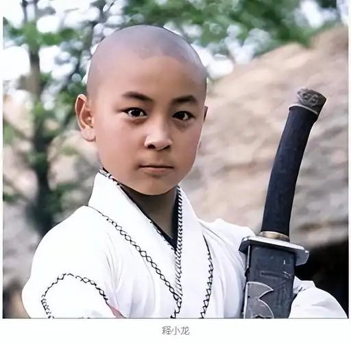 2003-2008年留学期间,可以完全摆脱魔咒般的"小龙"身份,与普通同学无