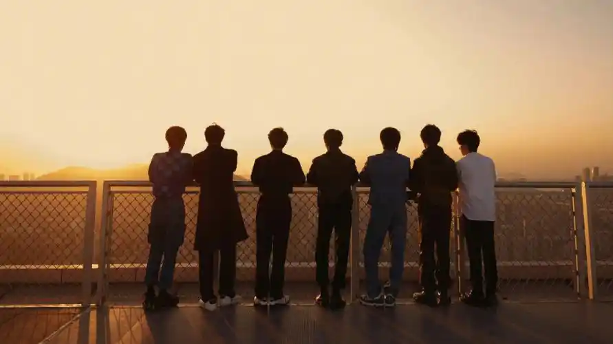 tnt时代少年团背影图