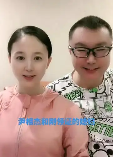 52岁尹相杰露面秀恩爱,新婚妻子肤白貌美,夸赞丈夫手艺好