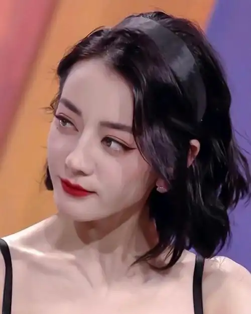 新时代独立女性,爱了爱了迪丽热巴复古短发造型简直不要太美了,这就是