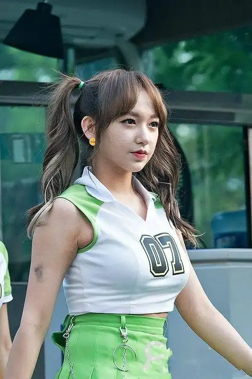 不愧被网友称作"奶潇"