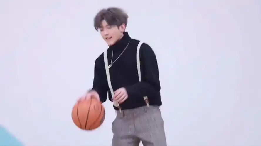 坤坤10分钟打篮球