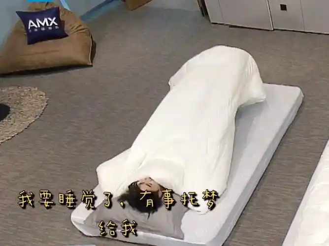 坤坤进被窝表情包要的自取