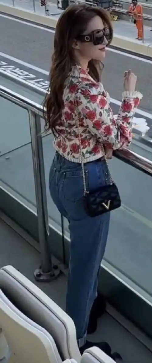 刘亦菲满分的穿搭化身成熟女神时尚自信有魅力