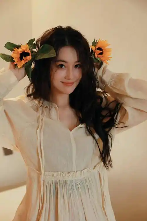 张馨予时尚写真:风韵犹存,芳华绝代