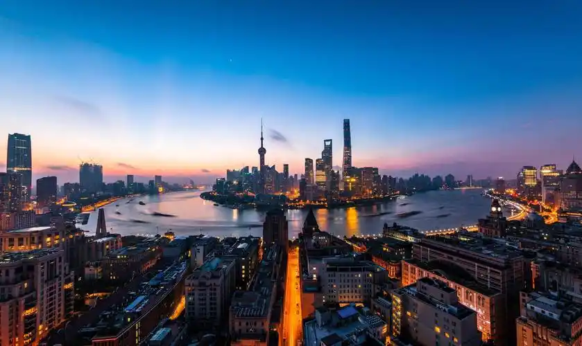 北京的夜景和上海的夜景相比,谁更霸气?我更喜欢上海