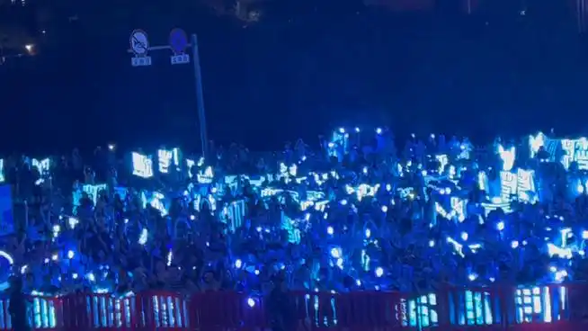 "从开始到未来只为王俊凯",王俊凯在哪,小螃蟹就在哪 蓝海永远追随