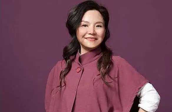 而何巧女以中国首善的身份捐赠了96亿元,是野生动物保护史上有史以来