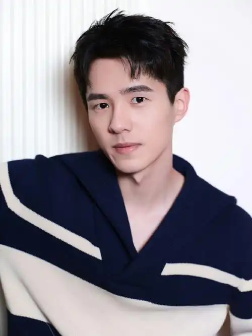 刘昊然从水灵灵到干巴巴