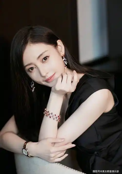 41岁张天爱,性感娇媚令人心动不已!_魅力_贡献_公益