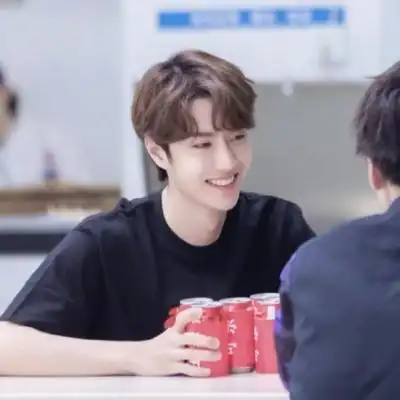 顾俊泽/王俊阎>王一博头像