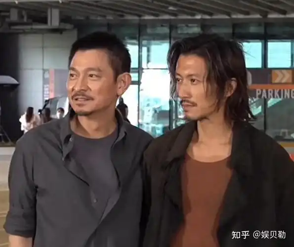 刘德华谢霆锋合影,年龄相差19岁状态像同龄人,网友:谢像失恋了 - 知乎