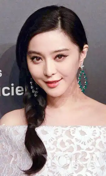 范冰冰的麻花辫透着俏皮可爱!