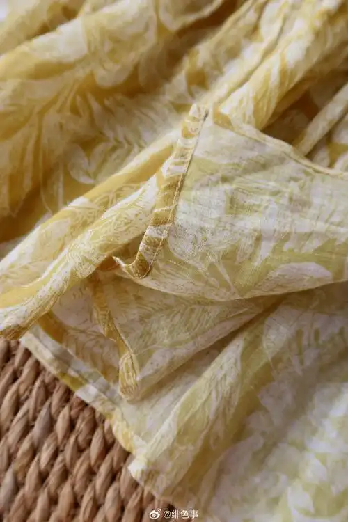 100支的超细苎麻,轻盈透气,我们还提前做了水洗,面料是软而不塌的状态