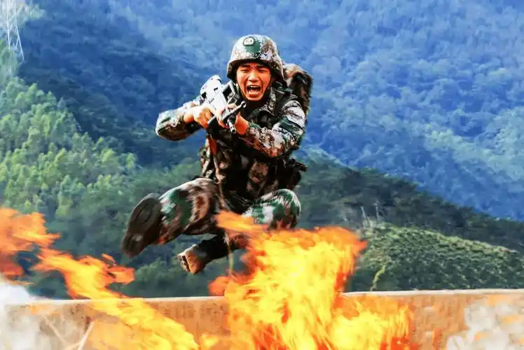 听说,最帅的男人在中国部队_军人