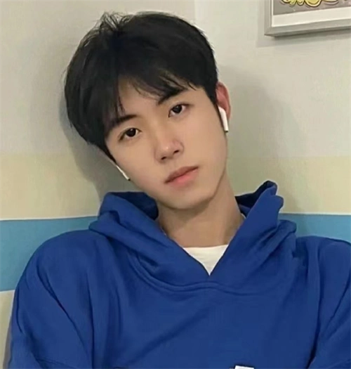 韩式微分刘海短发 最新热门男生发型