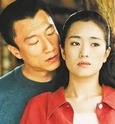 与巩俐假戏真做,分手大11岁丁嘉丽,今娶小15岁娇妻成功洗白_孙红雷