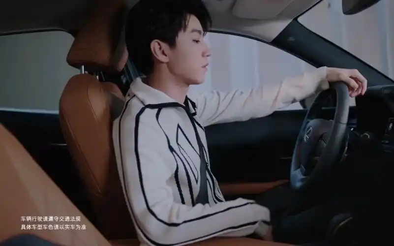 王俊凯雷克萨斯全新雷克萨斯纯电动车ux300e广告片商界精英王总裁连开